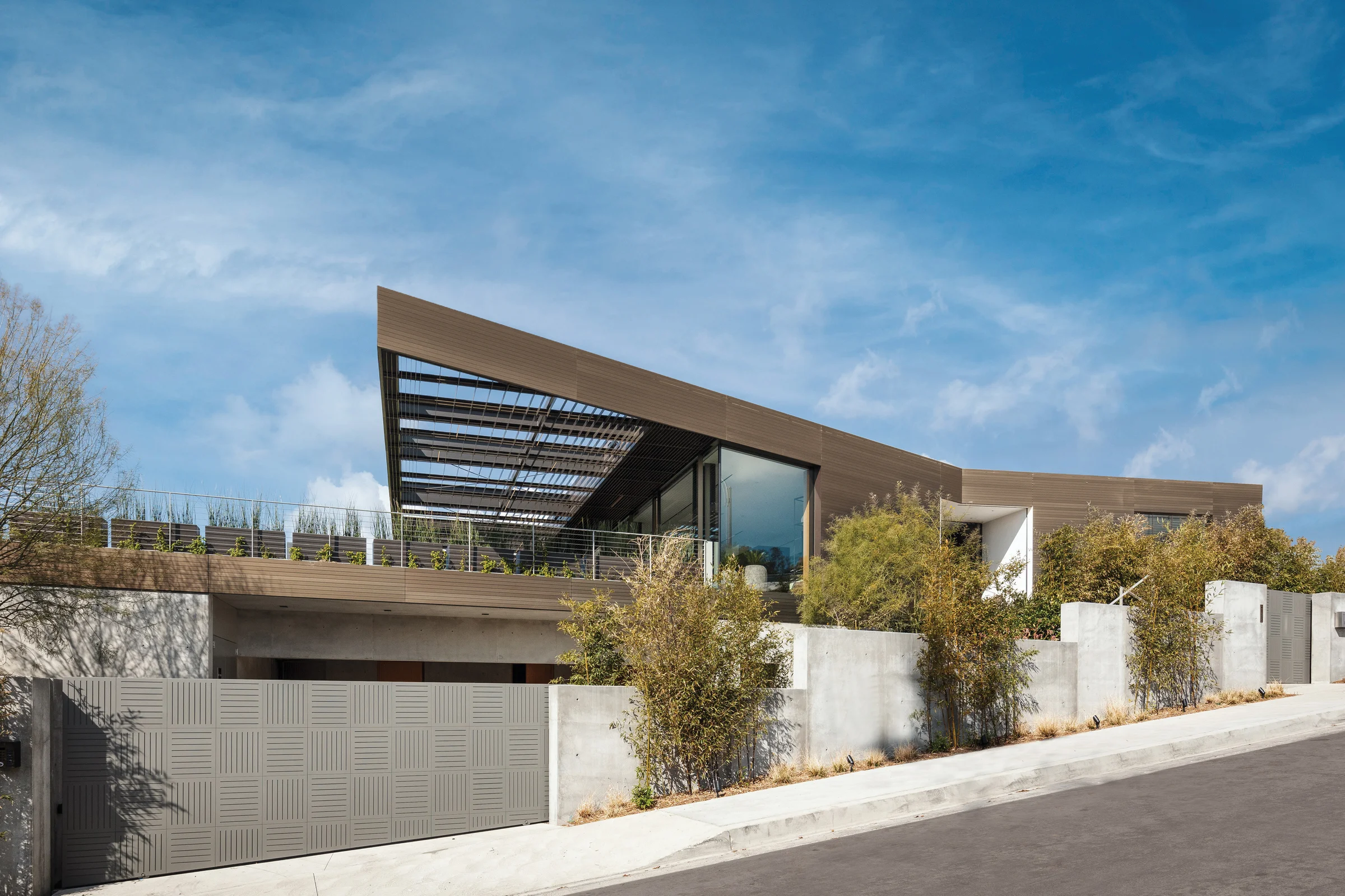 Bronze-House-on-Nightingale-SPF-architects_948742550969a6617aebaaa91e0d4336