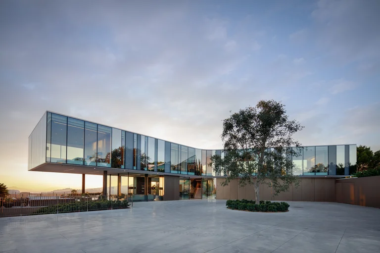 Orum-Residence-SPFarchitects-Custom-Residential-Design-Bel-Air-Los-Angeles-California-SPFa_ext-dusk_0c15109d515eba58021c2809026cb0d2